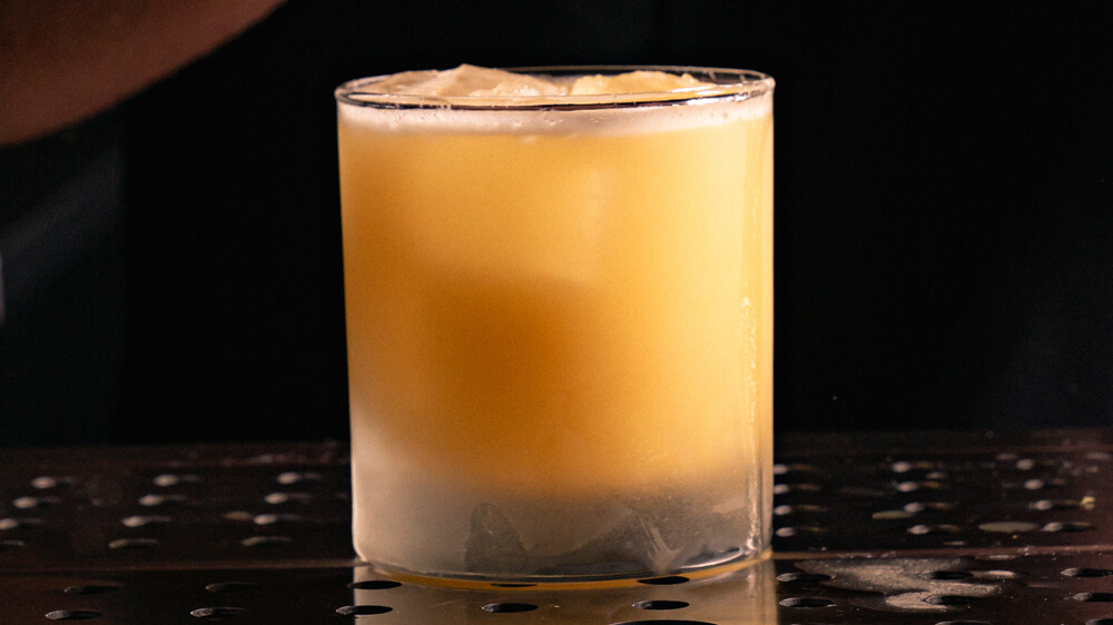 Gold Rush bourbon Cocktail